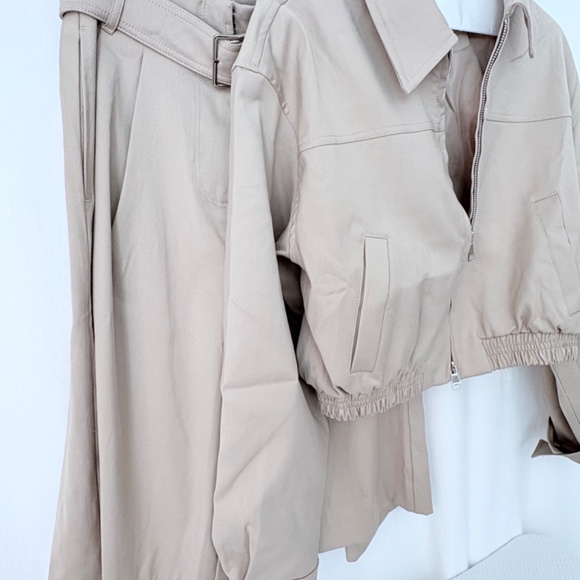 NWT ZIP UP JACKET w CAPRI LENGTH BELTED SHORTS -TAN, MED - Picture 16 of 16